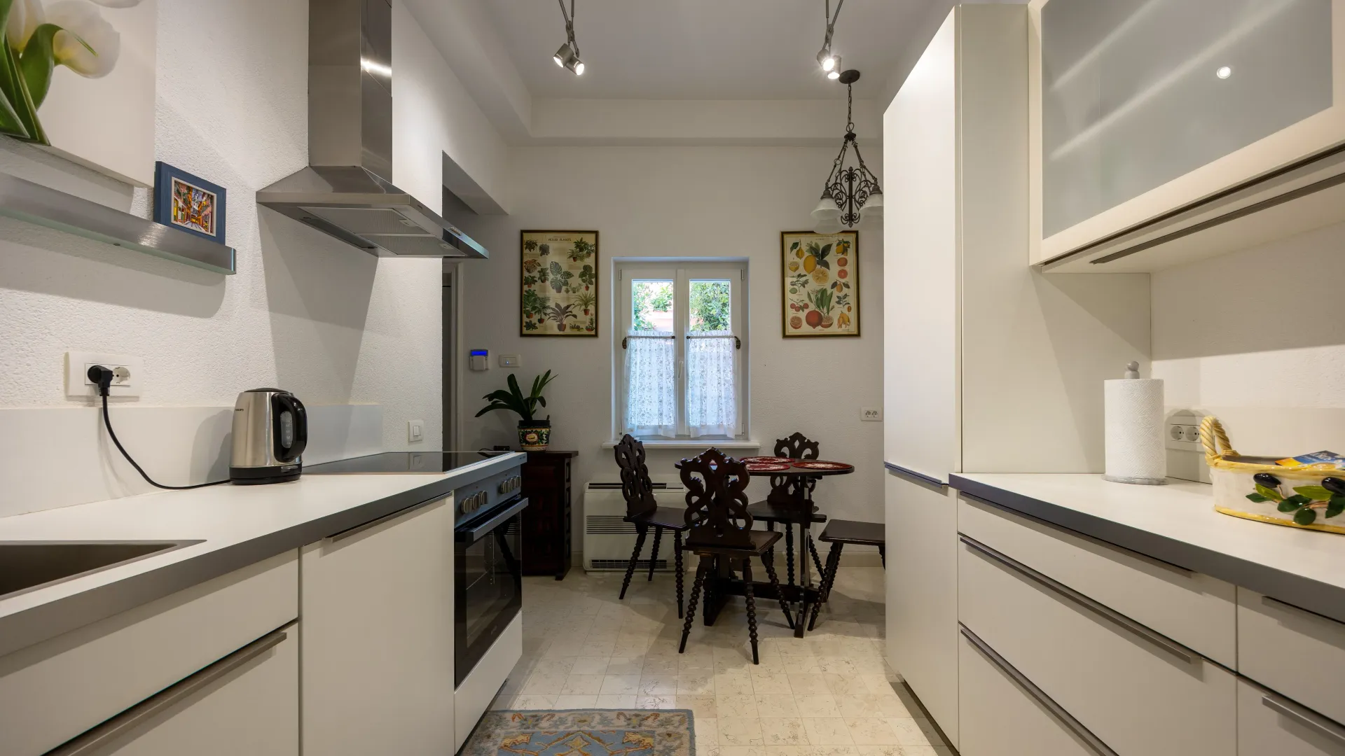 Rent, house, 587m², Dobrota, Kotor