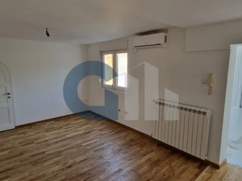 Sale, three bedroom apartment, 58m², Vračar, Šid