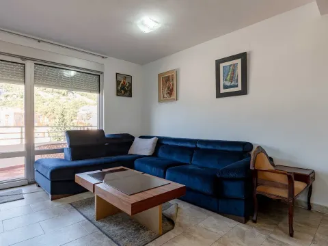 Sale, one bedroom apartment, 71m², Bečići, Budva - image 2