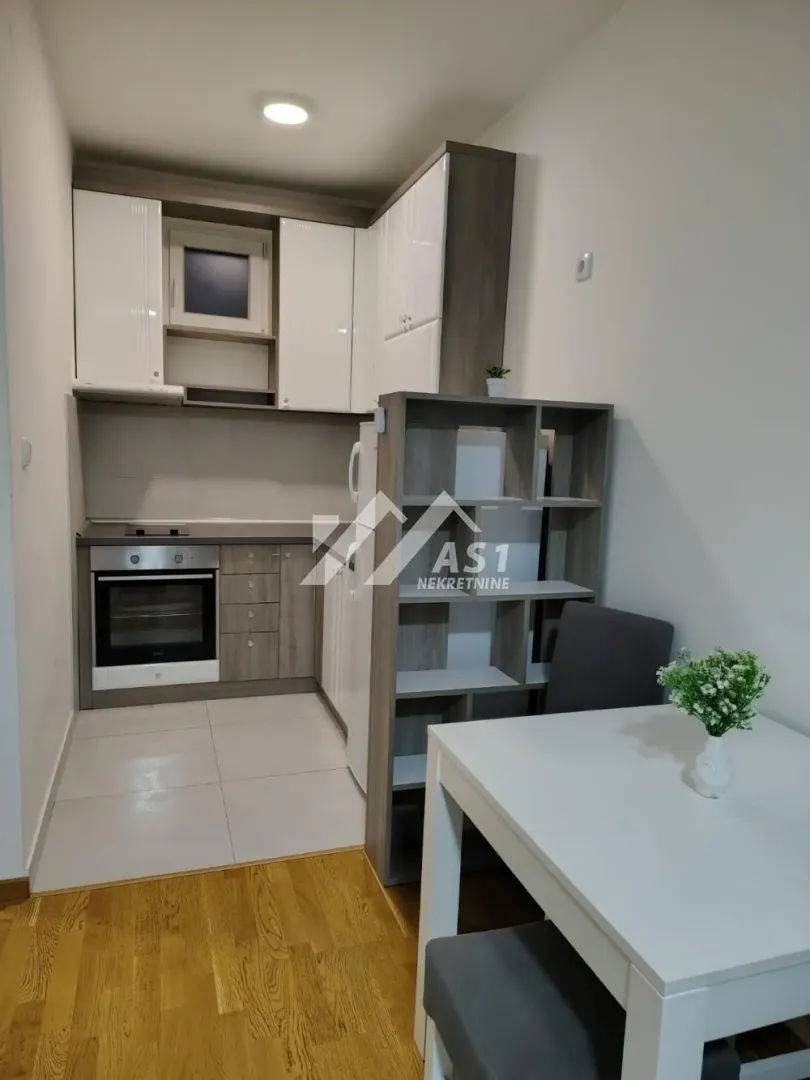 Izdavanje, jednosoban stan, 38m², Rotkvarija, Novi Sad Sve Podlokacije