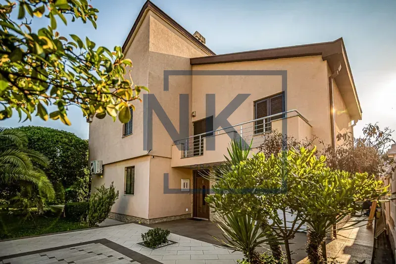 Prodaja, kuća, 280m², Ibričevina, Podgorica