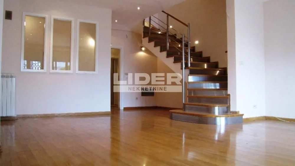Sale, house, 215m², Savski Venac, Beograd