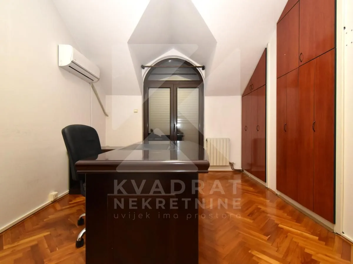 Rent, house, 300m², Gorica C, Podgorica