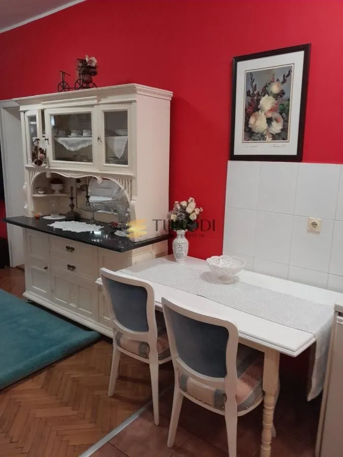 Prodaja, četvorosoban stan, 120m², Stari grad, Novi Sad