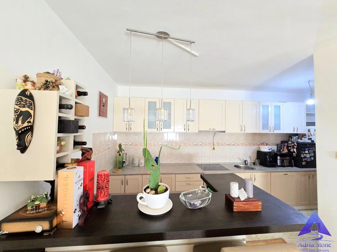 Sale, three bedroom apartment, 107m², Maine, Budva