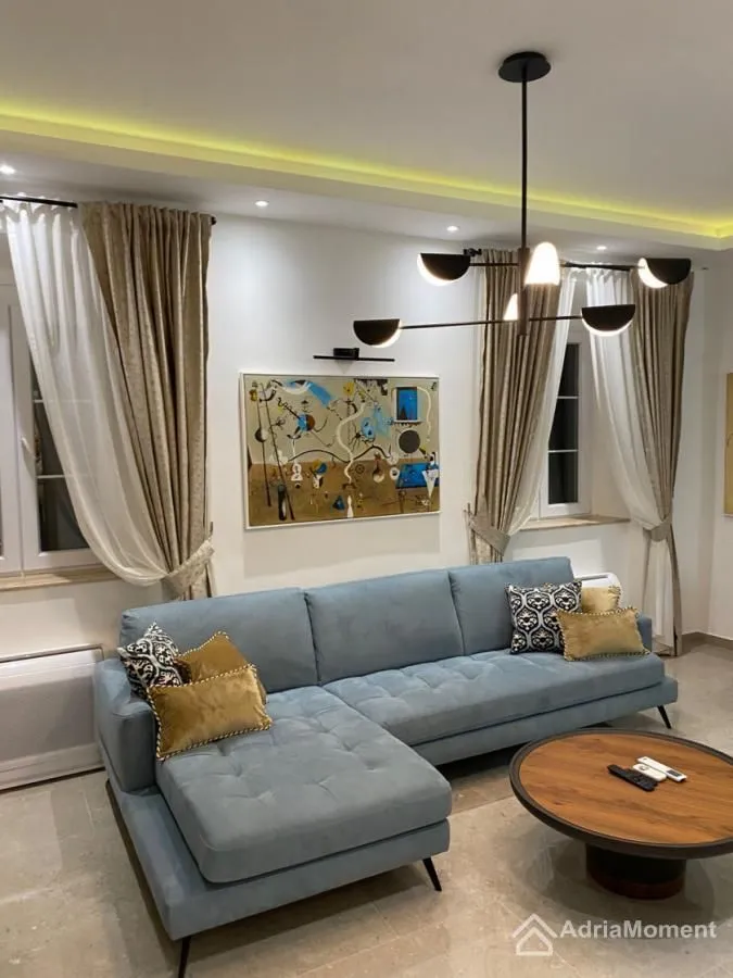 Prodaja, trosoban stan, 81m², Grad, Kotor