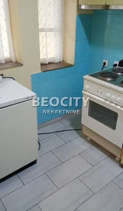 Izdavanje, trosoban stan, 80m², Stari grad, Novi Sad