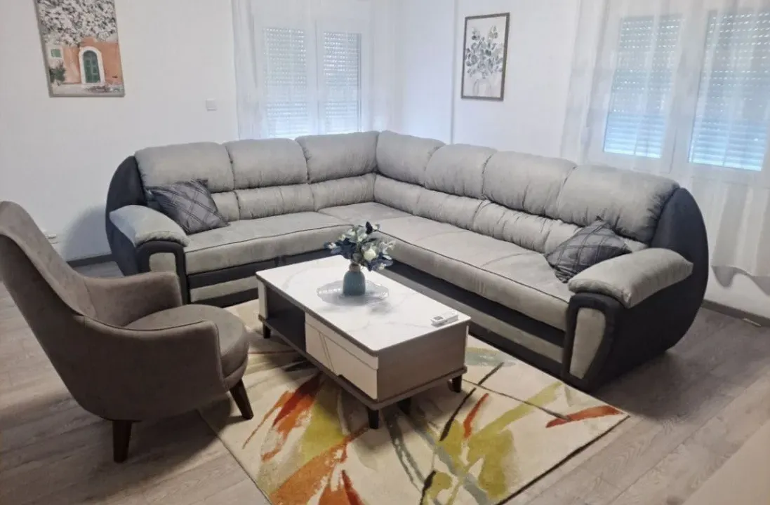 Izdavanje, trosoban stan, 130m², Stari Aerodrom, Podgorica