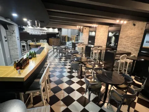 Izdavanje, poslovni prostor, 162m², Centar, Podgorica - image 2