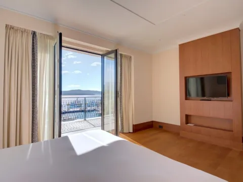 Sale, three bedroom apartment, 236m², Porto Montenegro, Tivat - image 16