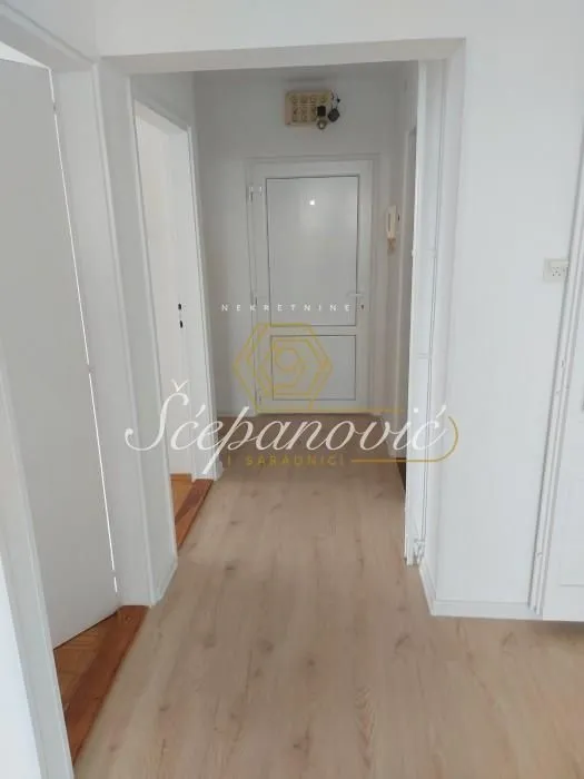 Prodaja, dvosoban stan, 61m², Bulevar Oslobodjenja, Novi Sad Sve Podlokacije