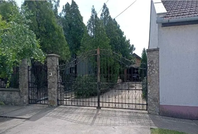 Prodaja, kuća, 200m², Novi Bečej, Zrenjanin