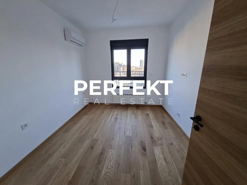 Prodaja, četvorosoban stan, 114m², Centar, Pančevo