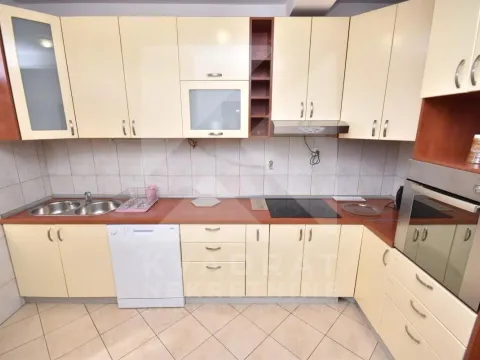 Rent, four bedroom apartment, 160m², Tološi, Podgorica - image 6