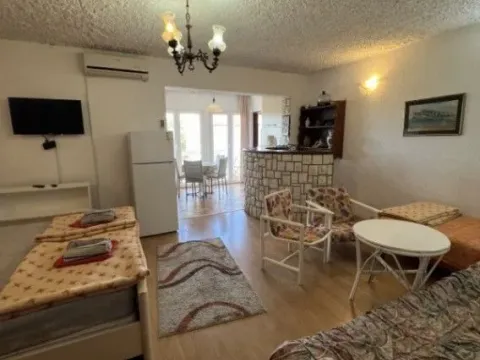 Izdavanje, jednosoban stan, 40m², Šušanj, Bar - image 2