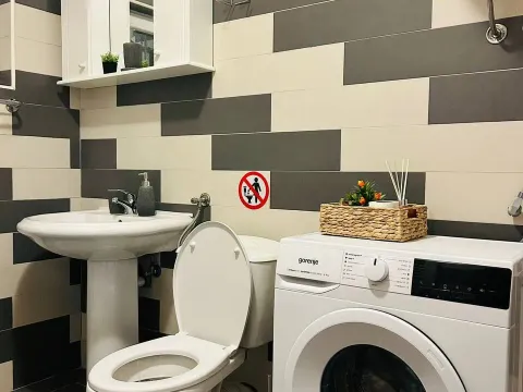 Izdavanje, jednosoban stan, 36m², Dobrota, Kotor - image 7