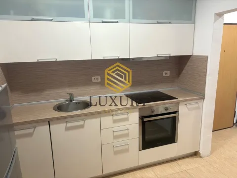 Rent, one bedroom apartment, 84m², Centar, Tivat - image 3