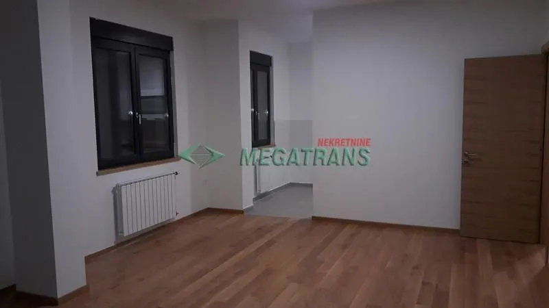 Izdavanje, stan, 143m², Centar, Novi Sad