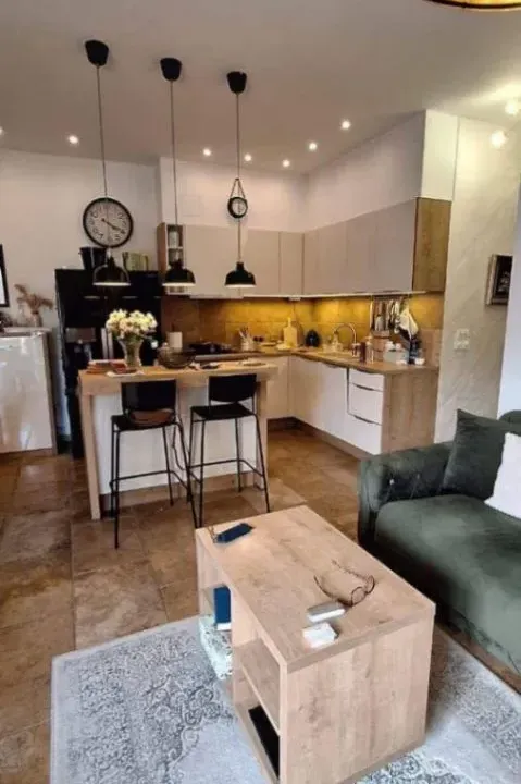 Izdavanje, dvosoban stan, 92m², Budva, Crna Gora