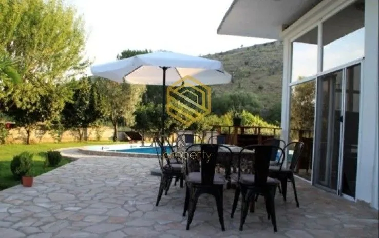 Izdavanje, kuća, 250m², Tološi, Podgorica
