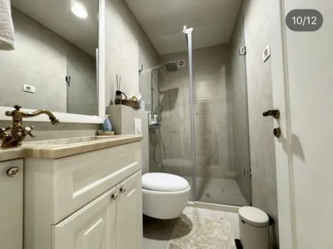 Sale, three bedroom apartment, 180m², City Kvart, Podgorica - image 9