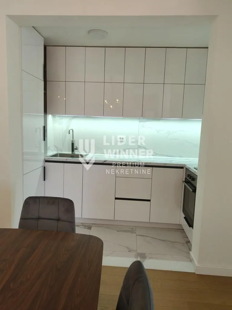 Izdavanje, dvosoban stan, 52m², Autokomanda, Voždovac Sve Podlokacije