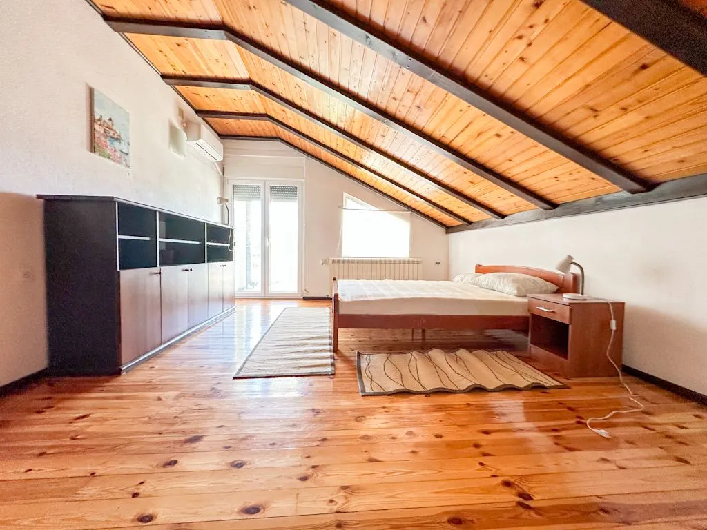 Rent, house, 210m², Stari Aerodrom, Podgorica