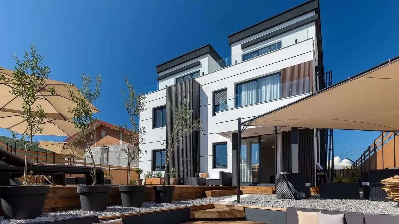 Sale, two bedroom apartment, 120m², Lastva Grbaljska, Kotor
