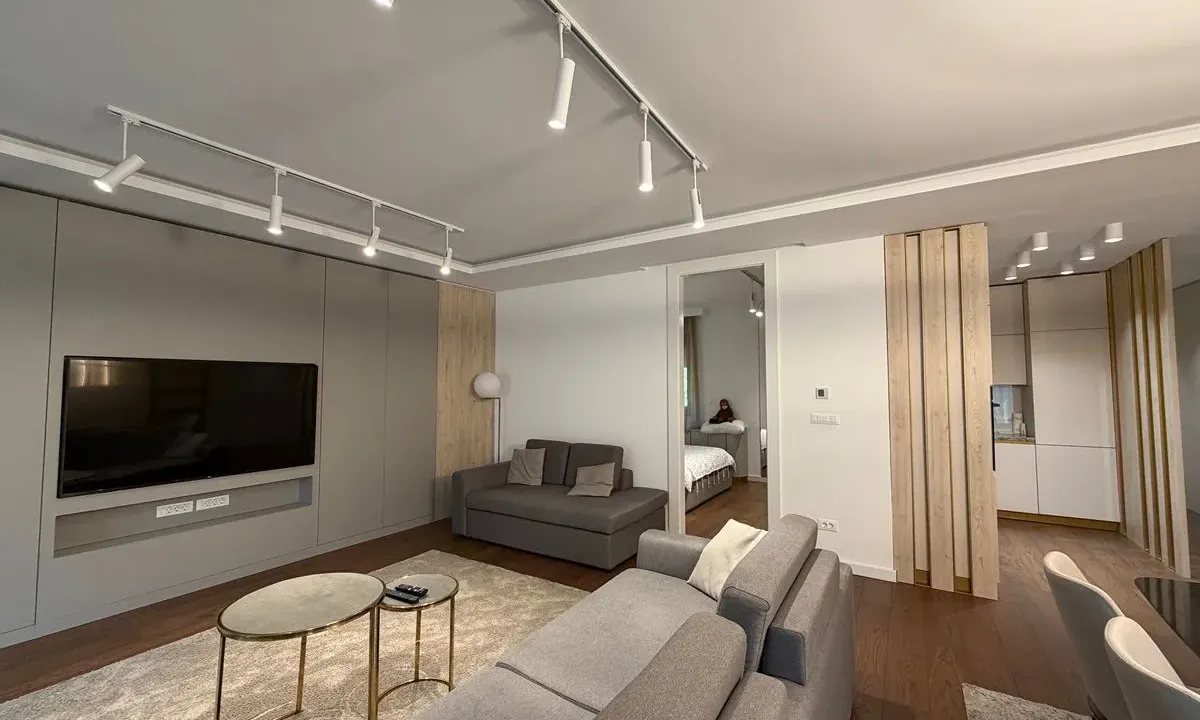 Izdavanje, trosoban stan, 89m², Vračar Hram, Vračar Sve Podlokacije