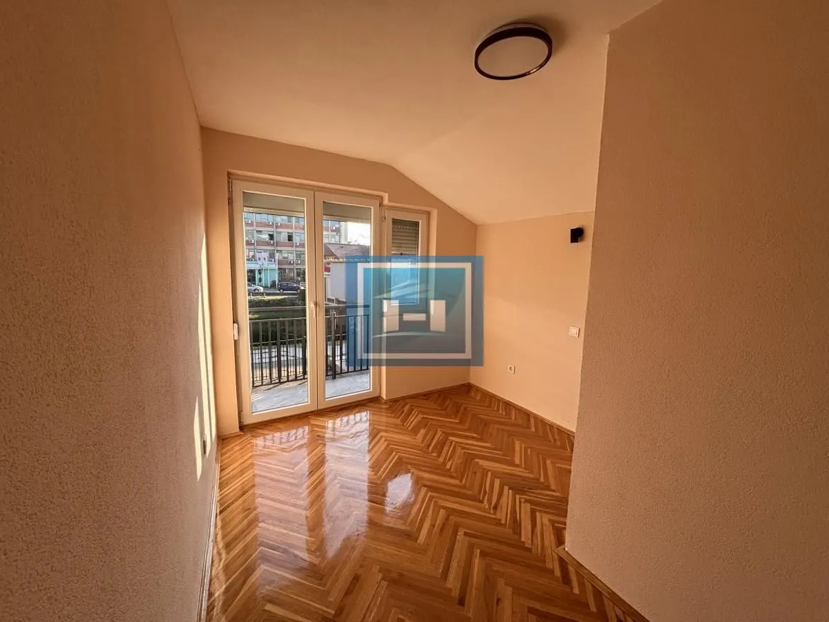 Prodaja, trosoban stan, 107m², Centar, Jagodina