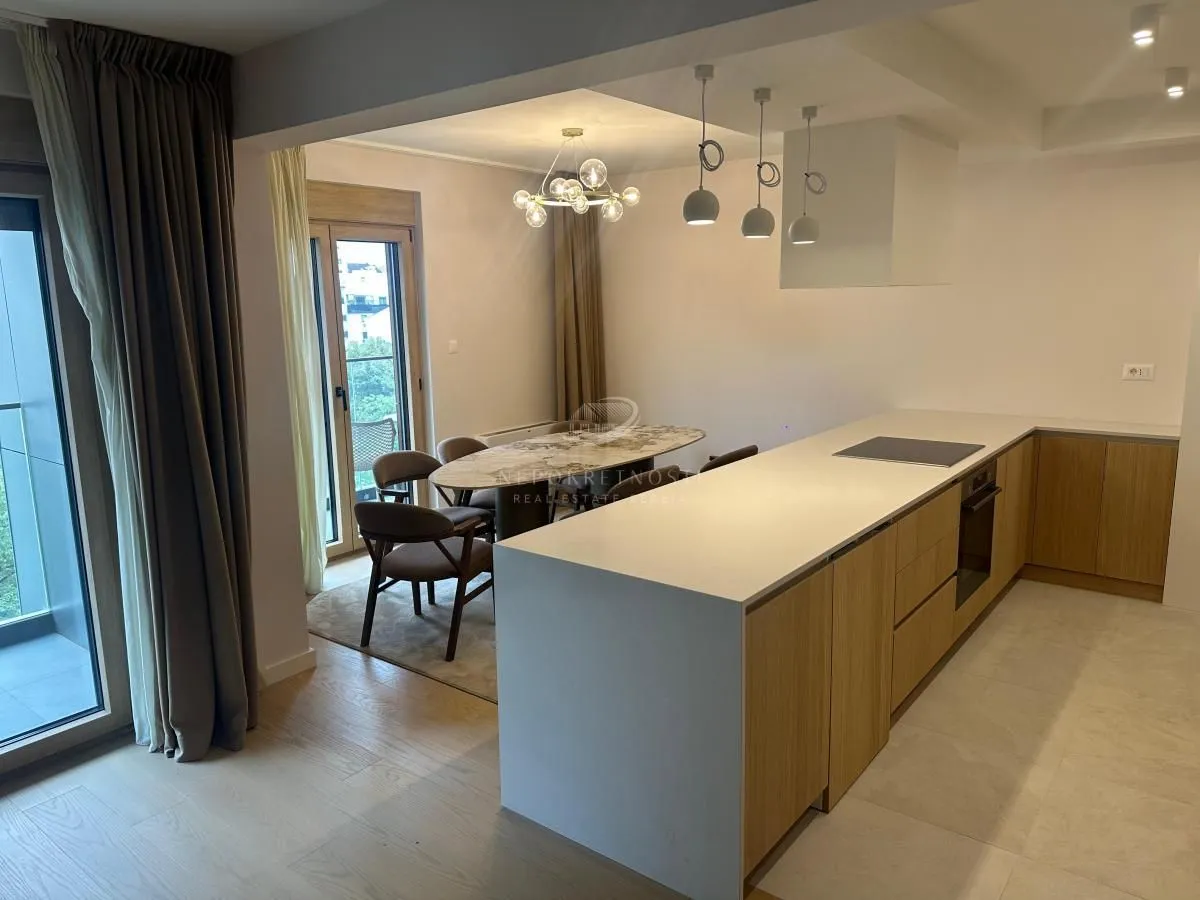 Izdavanje, četvorosoban stan, 130m², Južni Bulevar, Vračar Sve Podlokacije