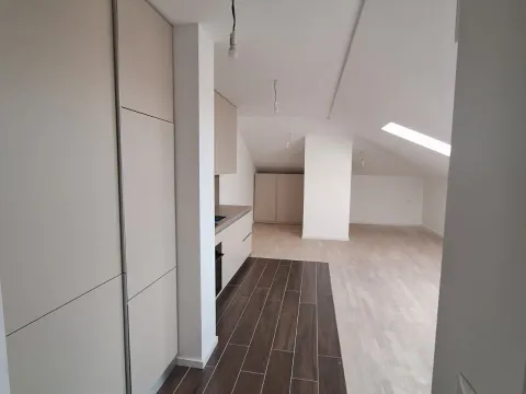 Prodaja, stan, 45m², Tološi, Podgorica - image 2
