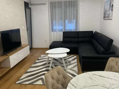 Izdavanje, jednosoban stan, 45m², City Kvart, Podgorica - image 2