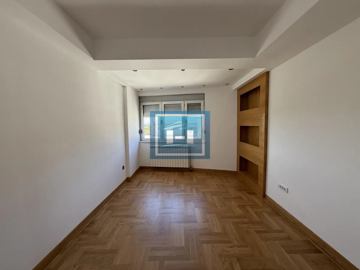 Prodaja, dvosoban stan, 77m², Vašarište, Jagodina