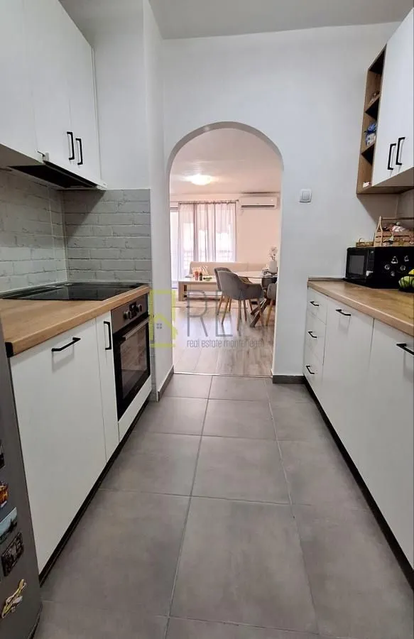 Prodaja, dvosoban stan, 72m², Lepa Kata, Podgorica