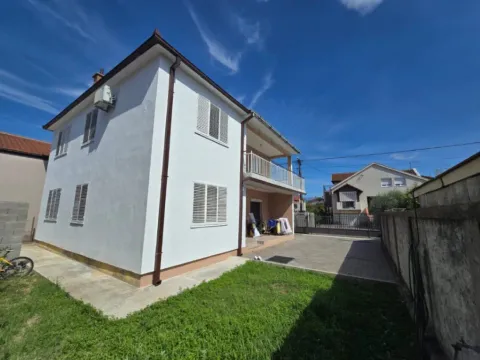 Prodaja, kuća, 180m², Tološi, Podgorica - image 2