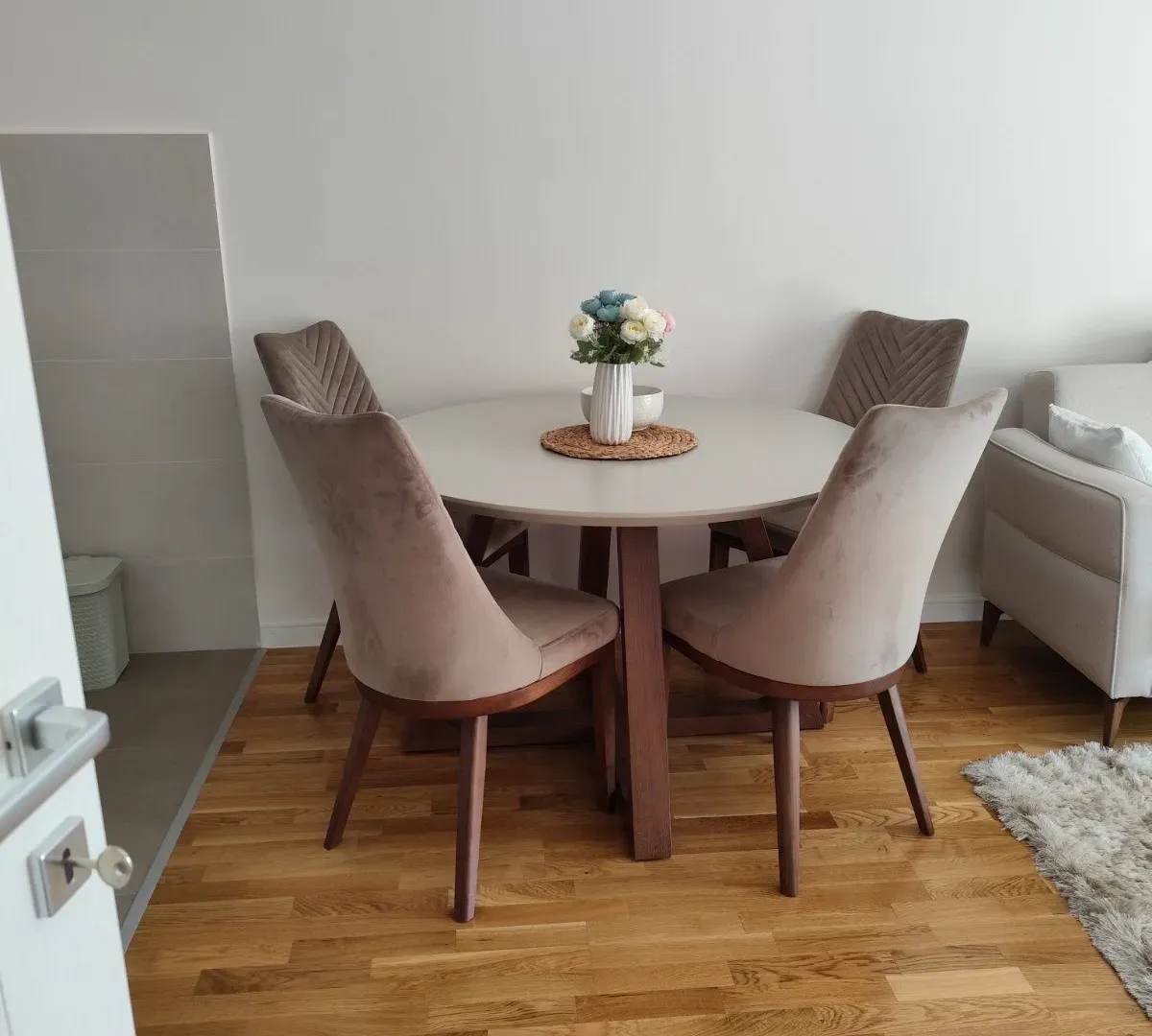 Izdavanje, jednosoban stan, 42m², Pobrežje, Podgorica