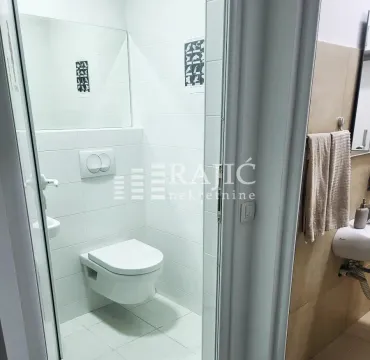 Modernly equipped bathroom with sanitary fixtures. - image 10