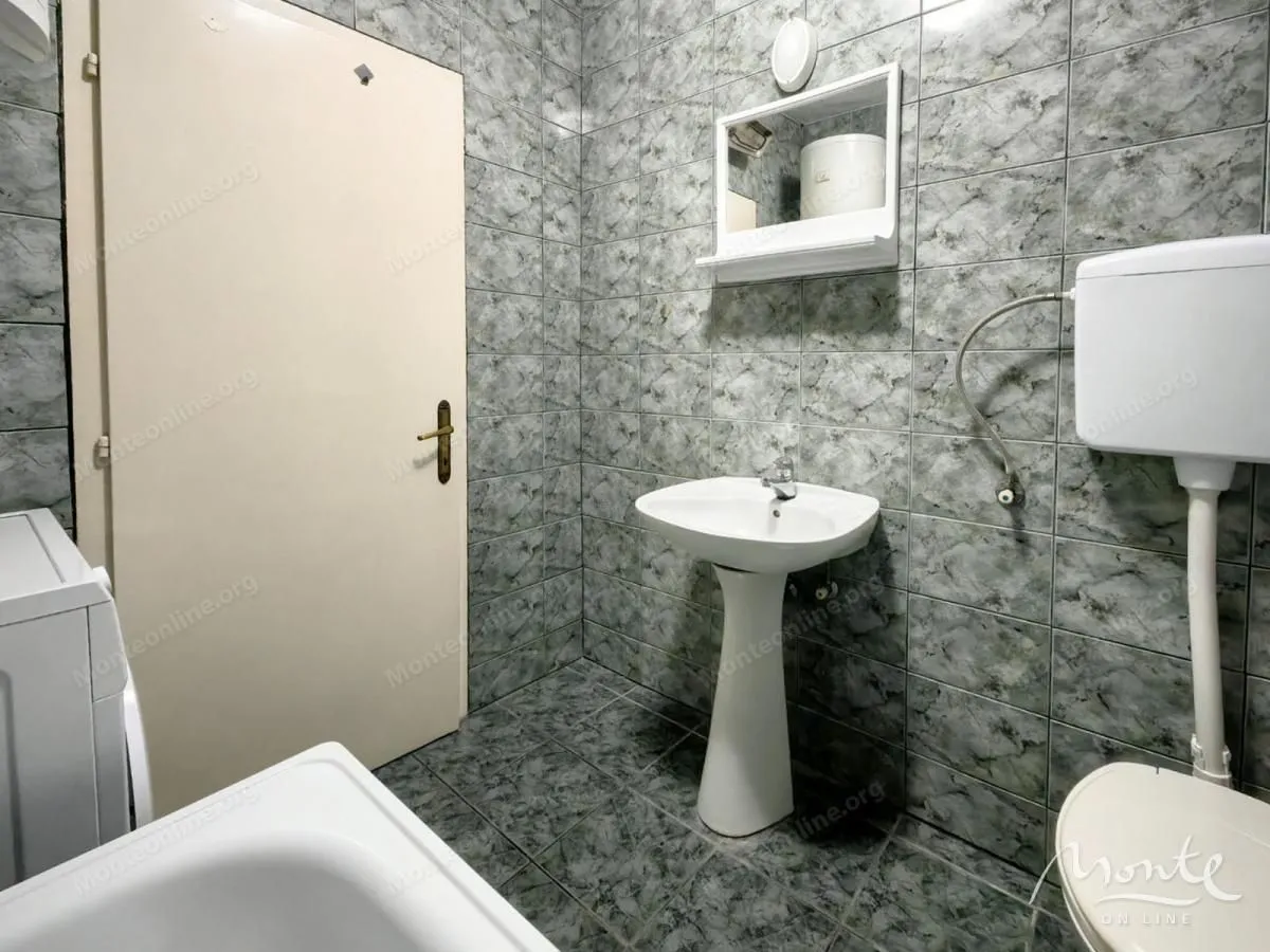 Prodaja, kuća, 180m², Tološi, Podgorica