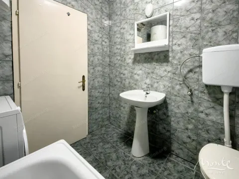 Prodaja, kuća, 180m², Tološi, Podgorica - image 17