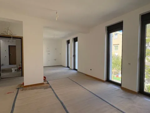 Prodaja, dvosoban stan, 6837m², Tivat, Crna Gora - image 5