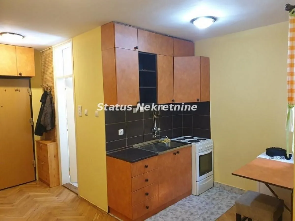 Izdavanje, garsonjera, 22m², Rotkvarija, Novi Sad Sve Podlokacije