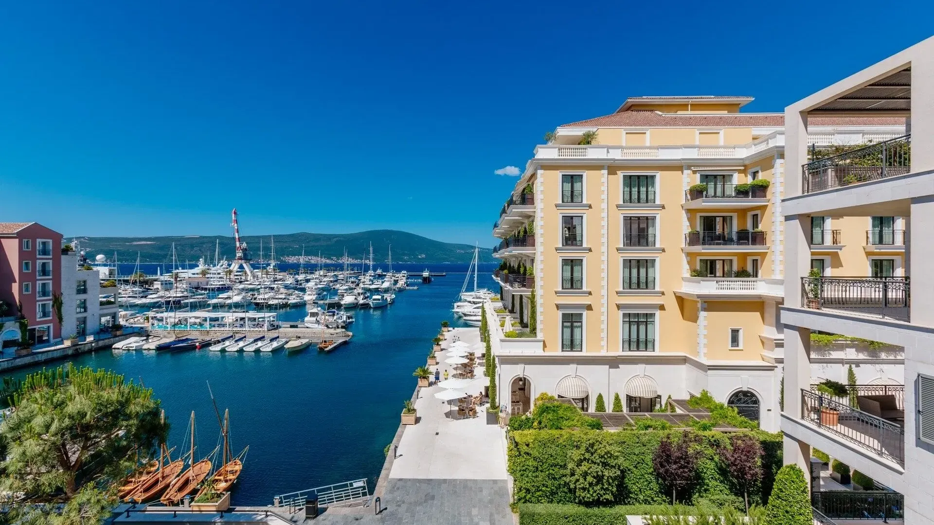 Prodaja, četvorosoban stan, 240m², Porto Montenegro, Tivat