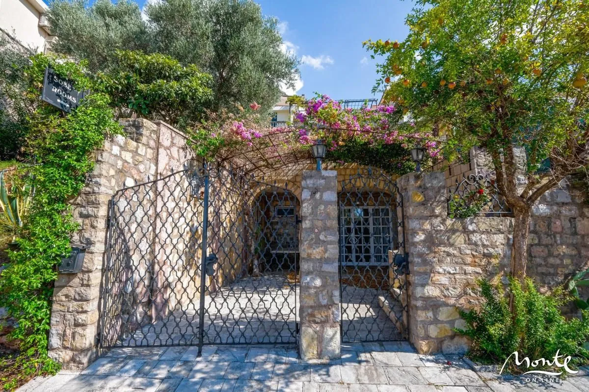 Sale, house, 375m², Sveti Stefan, Budva