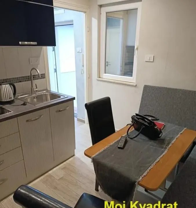 Izdavanje, jednosoban stan, 25m², Stari Grad, Beograd