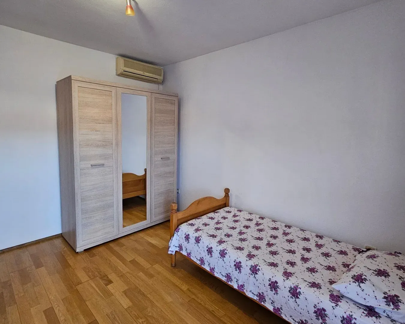 Izdavanje, kuća, 216m², Dalmatinska ulica, Podgorica