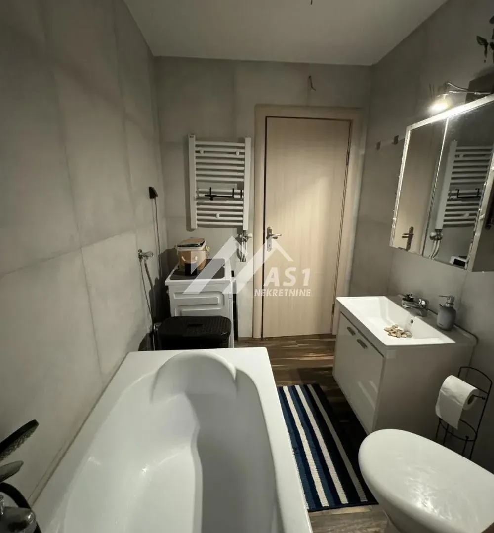 Izdavanje, dvosoban stan, 50m², Salajka, Novi Sad Sve Podlokacije