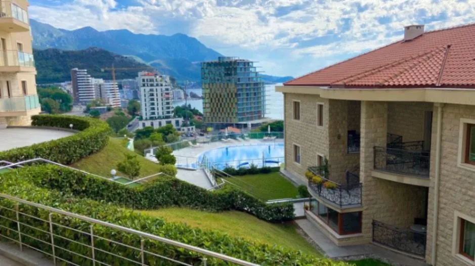 Sale, three bedroom apartment, 236m², Bečići, Budva