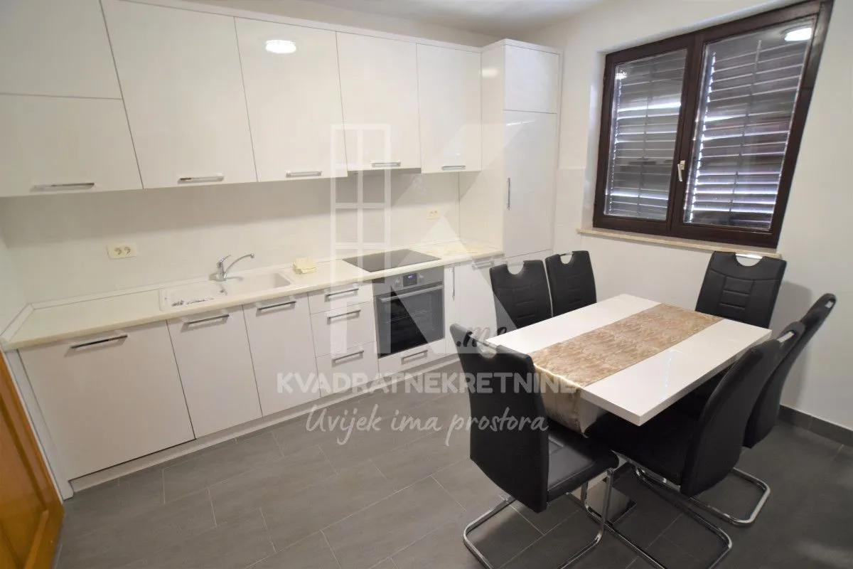 Sale, house, 250m², Zelenika, Podgorica