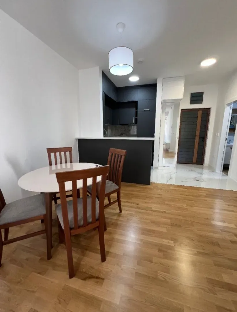 Izdavanje, jednosoban stan, 50m², Centar, Bar